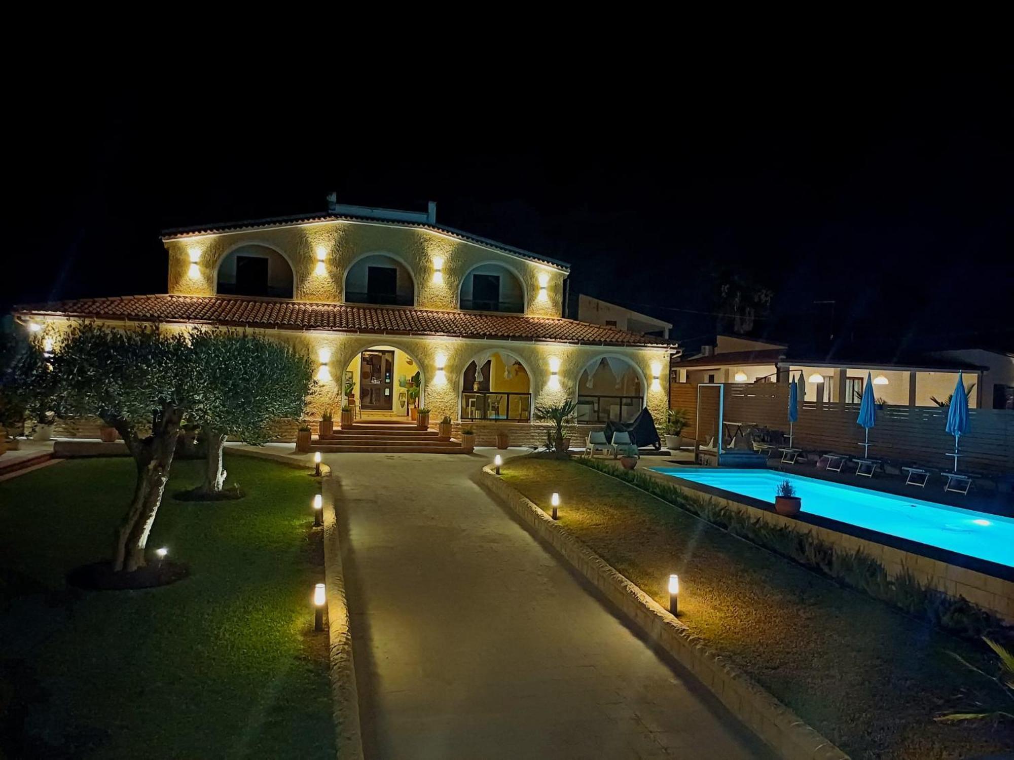 Villa Sunset B&B/Apartments Fontane Bianche Exterior photo